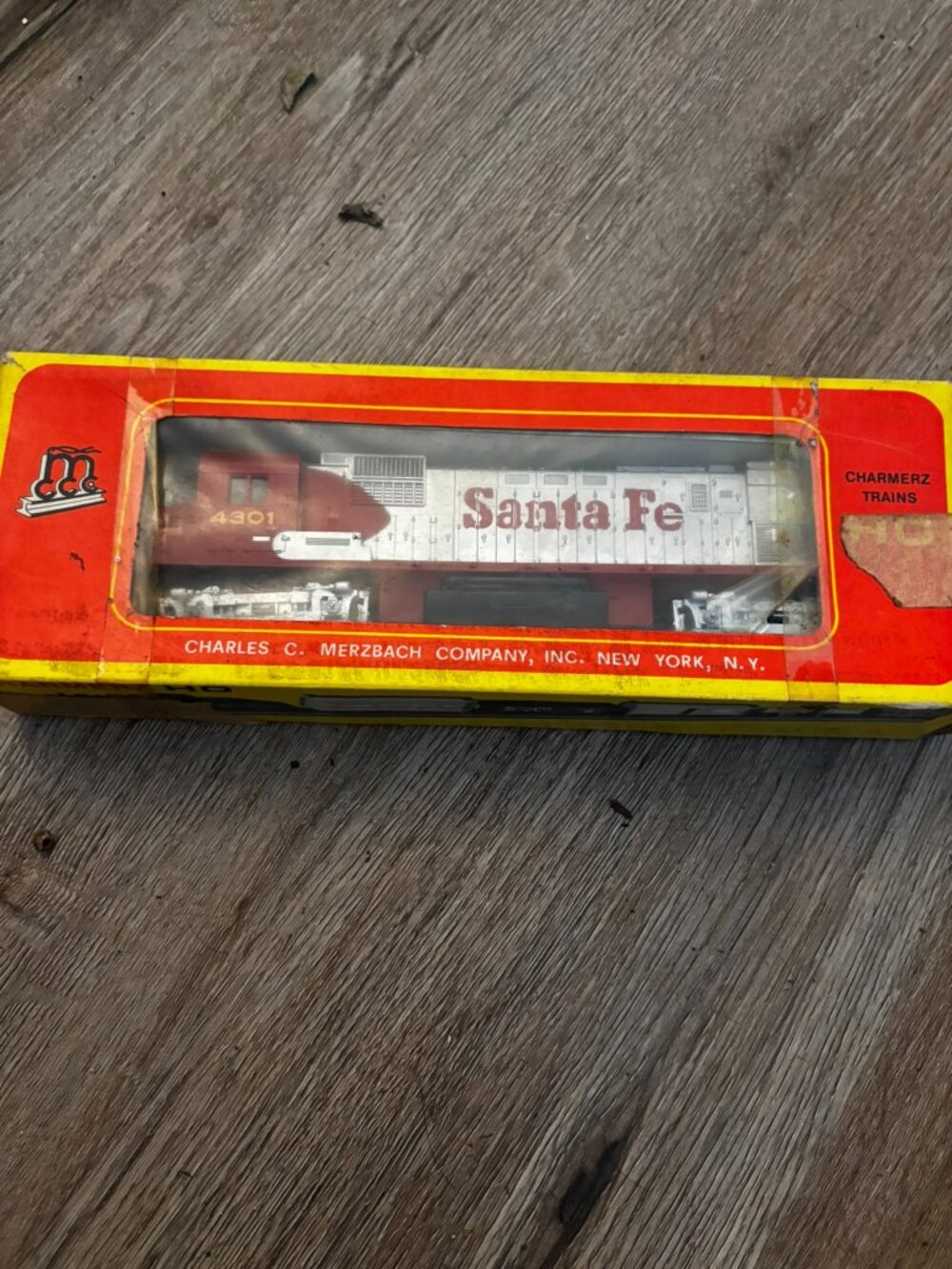 Charmerz 1343 Santa Fe Engine Locomotive Dummy Railroad Train display w/box